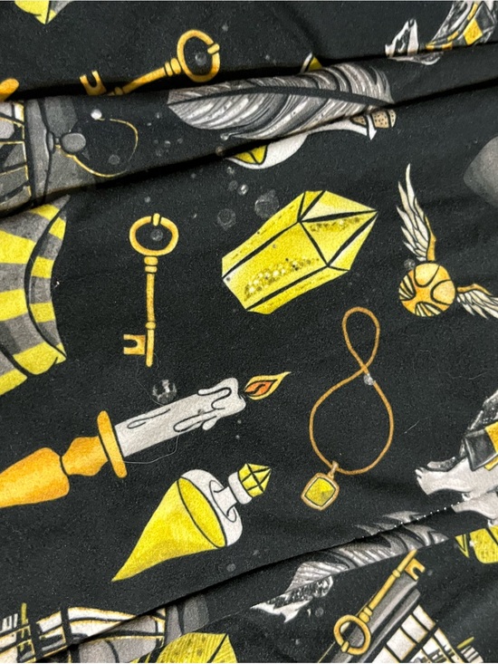 Pants - Women’s Black & Yellow Printed Leggings with Magical Motif